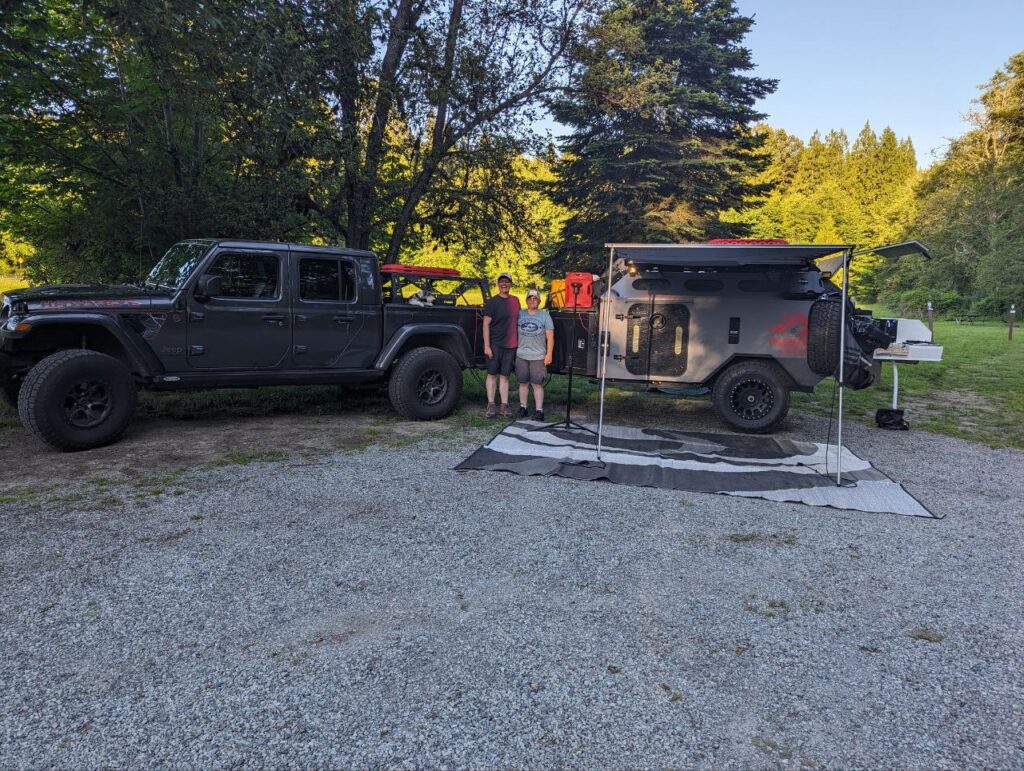 Gladiator towing an ELE Mammoth Trailer